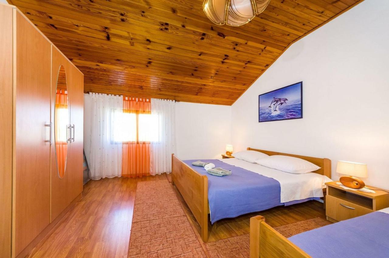 Apartment Matkos - With Garden And Terrace Nin Zewnętrze zdjęcie